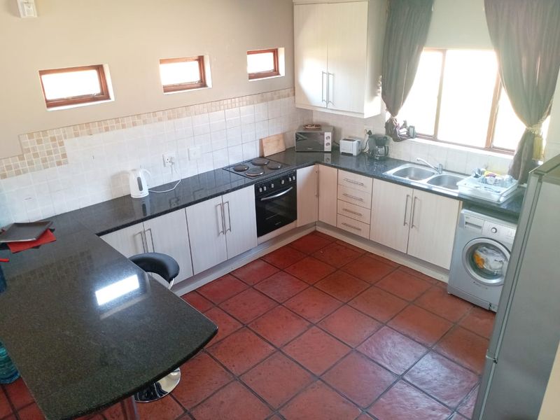 Welcome to This Spacious 3 Bedroom-3 Bathroom Furnished Duplex - Photo 6