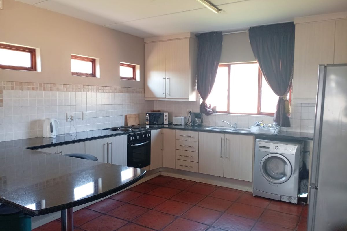 Welcome to This Spacious 3 Bedroom-3 Bathroom Furnished Duplex - Photo 5