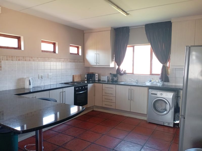 Welcome to This Spacious 3 Bedroom-3 Bathroom Furnished Duplex - Photo 5