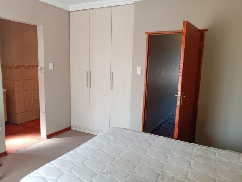 Welcome to This Spacious 3 Bedroom-3 Bathroom Furnished Duplex - Photo 10