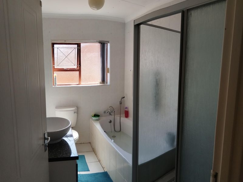 Your Perfect Corner of Comfort Awaits in Strelitzia Park! - Photo 6