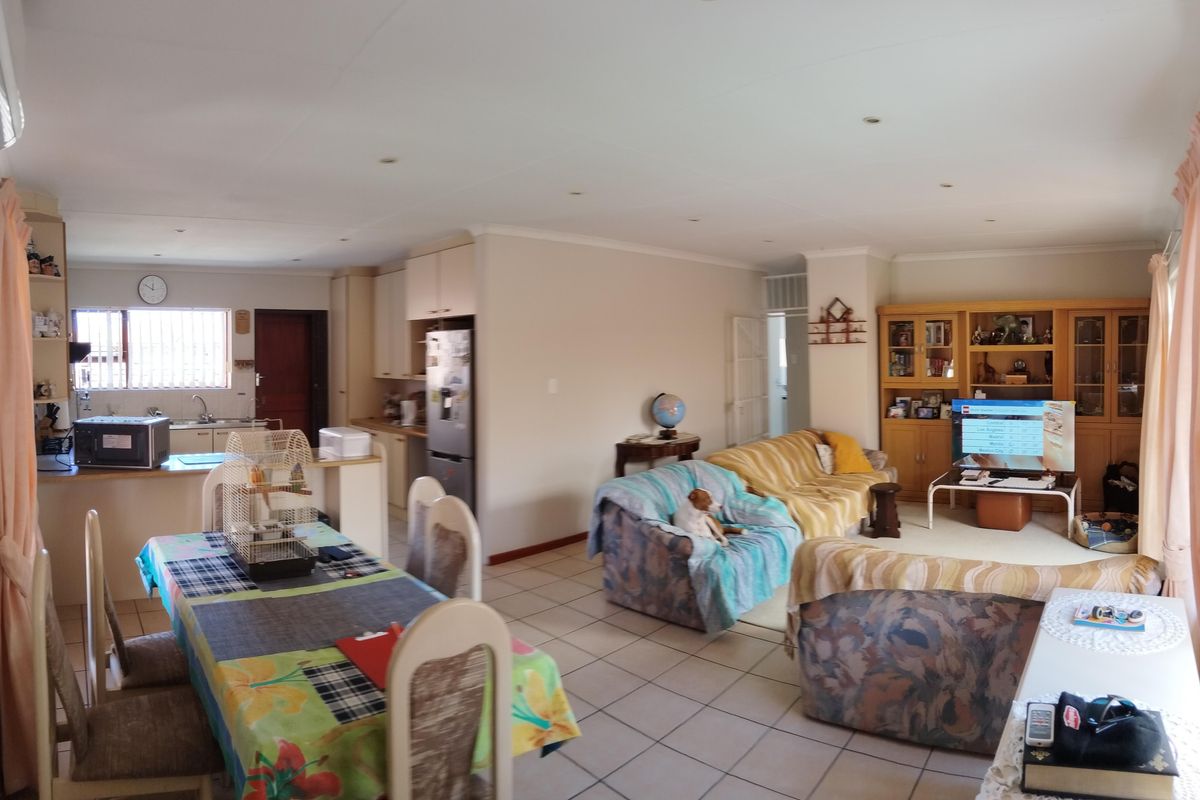 Your Perfect Corner of Comfort Awaits in Strelitzia Park! - Photo 2