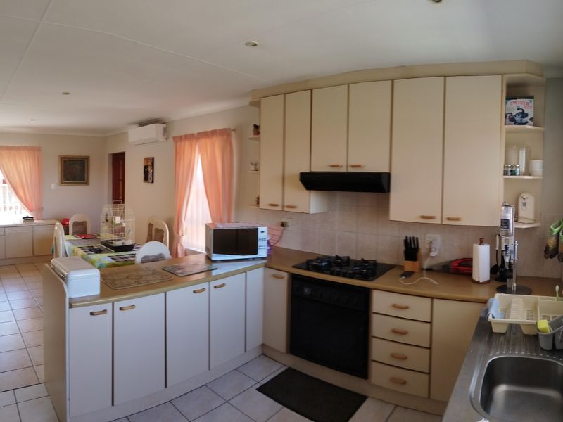 Your Perfect Corner of Comfort Awaits in Strelitzia Park! - Photo 3