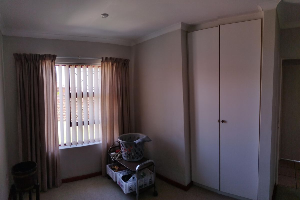 Your Perfect Corner of Comfort Awaits in Strelitzia Park! - Photo 5