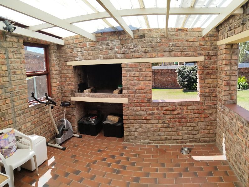 Your Perfect Corner of Comfort Awaits in Strelitzia Park! - Photo 10