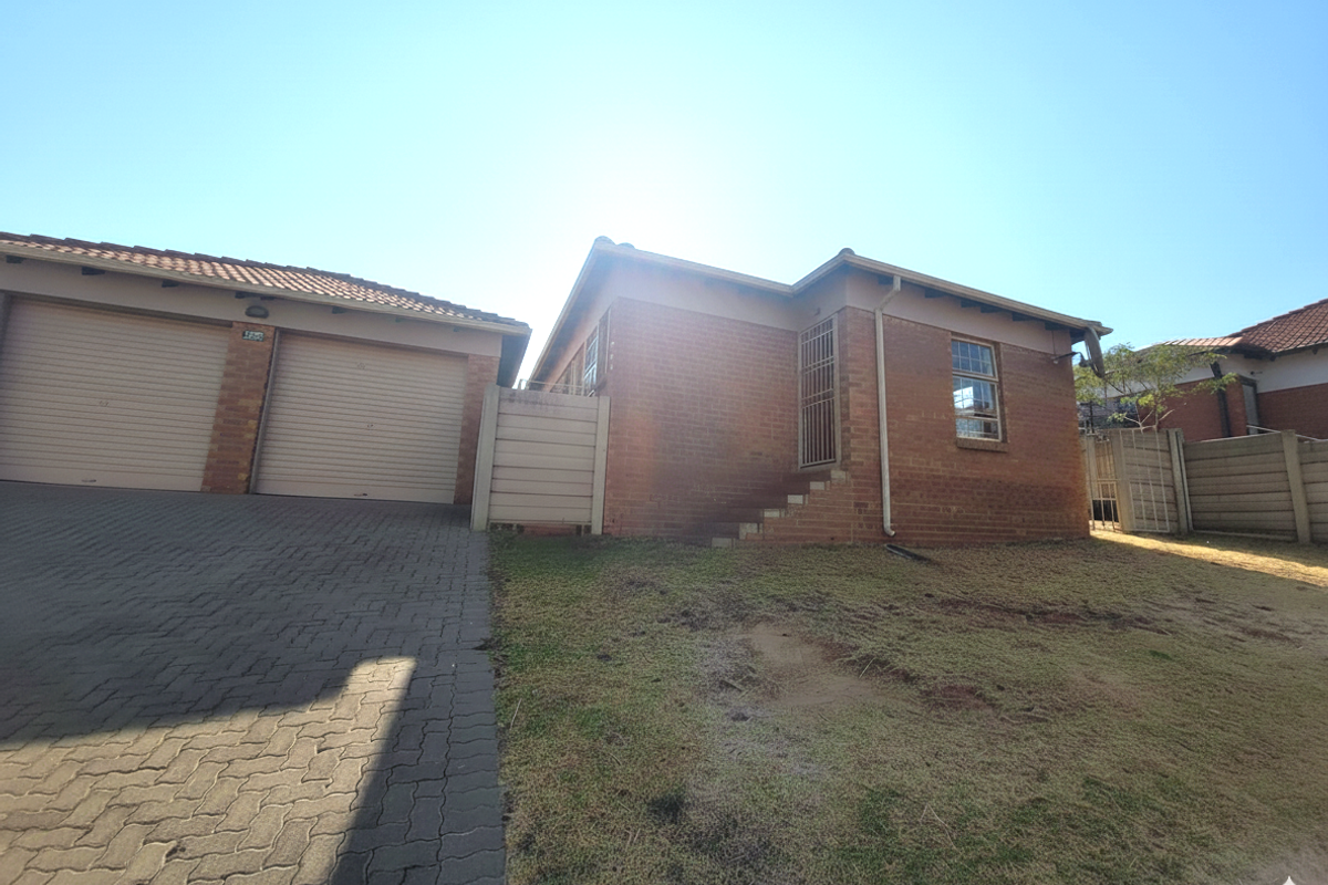 Family Friendly Three Bedroom Perfect Starter Home in Thatchill Estate Centurion - Photo 2