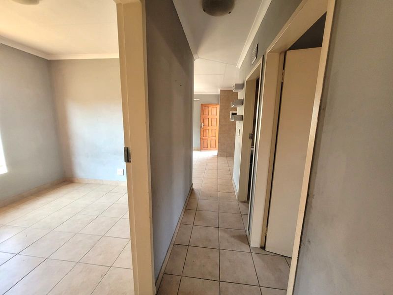 Family Friendly Three Bedroom Perfect Starter Home in Thatchill Estate Centurion - Photo 10