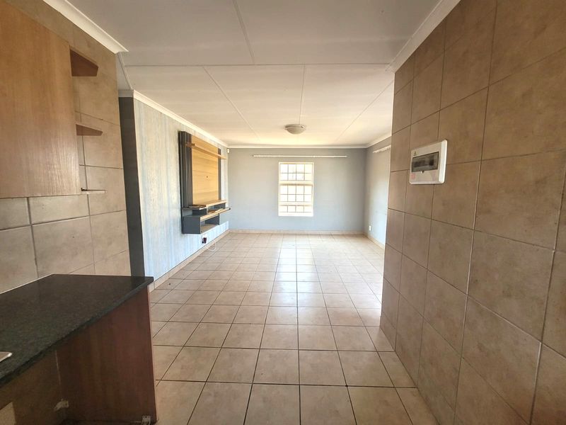 Family Friendly Three Bedroom Perfect Starter Home in Thatchill Estate Centurion - Photo 5