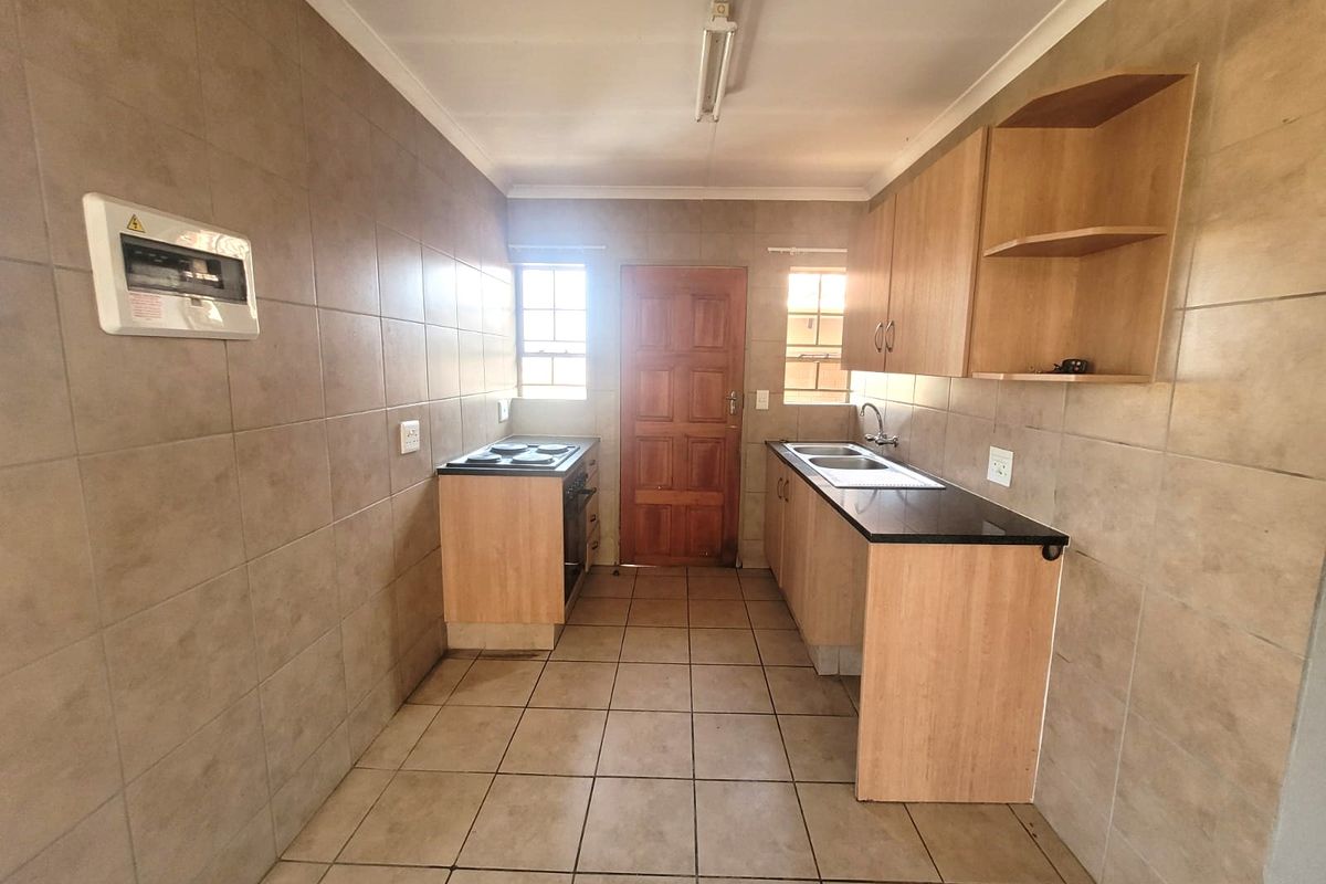 Family Friendly Three Bedroom Perfect Starter Home in Thatchill Estate Centurion - Photo 4