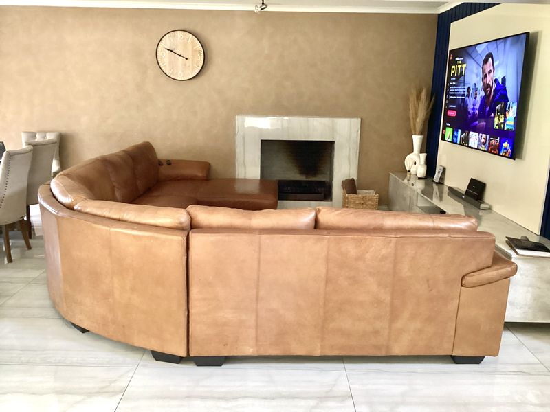 Spacious family home in a secure estate - Photo 8