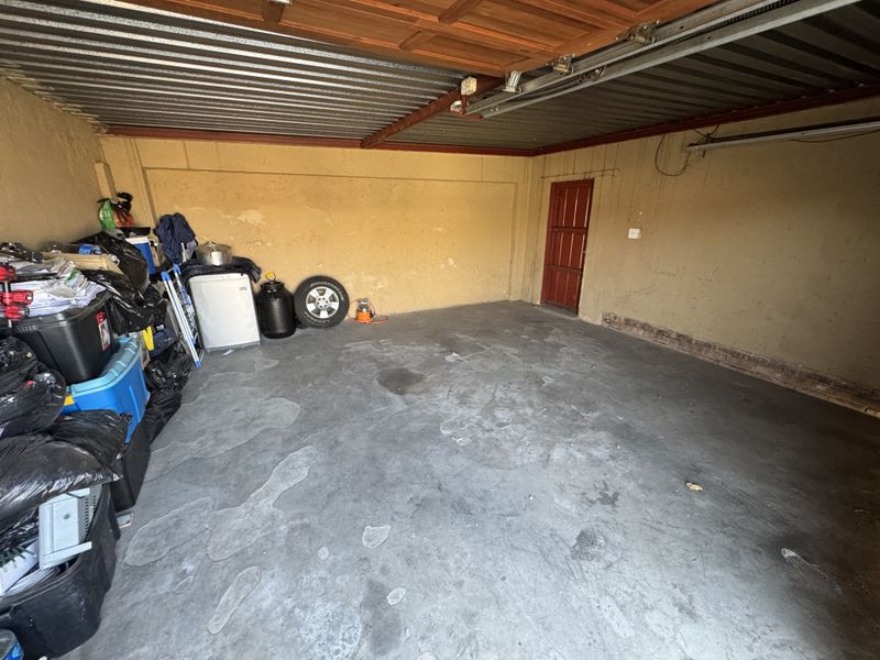 3-Bedroom, 2-Bathroom Home in Secure Estate with 24-Hour Guarded Access - Photo 9