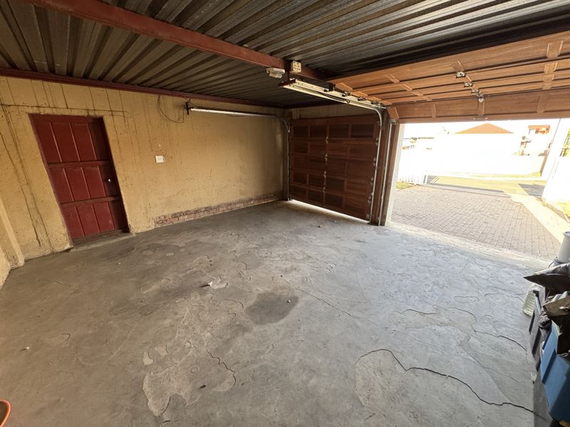 3-Bedroom, 2-Bathroom Home in Secure Estate with 24-Hour Guarded Access - Photo 10