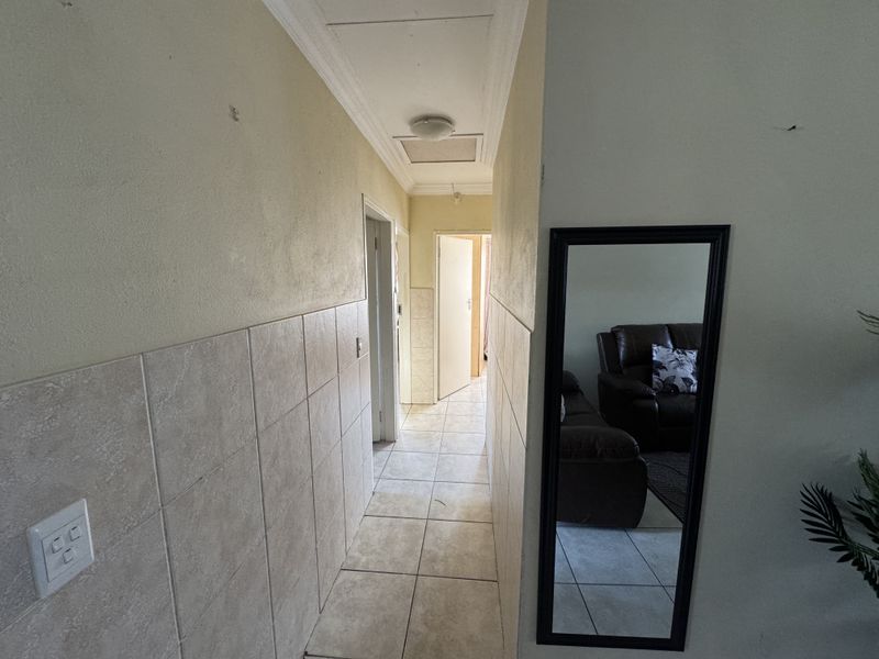 3-Bedroom, 2-Bathroom Home in Secure Estate with 24-Hour Guarded Access - Photo 5