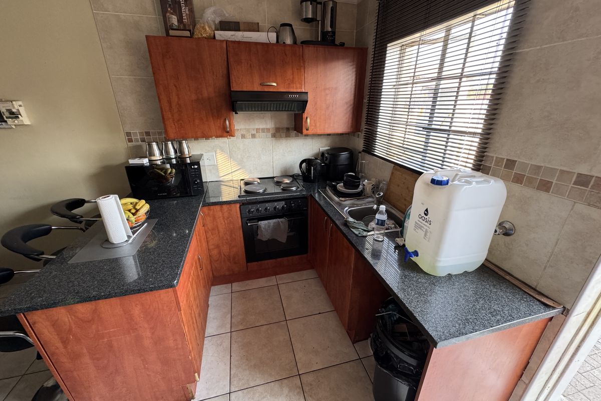 3-Bedroom, 2-Bathroom Home in Secure Estate with 24-Hour Guarded Access - Photo 2