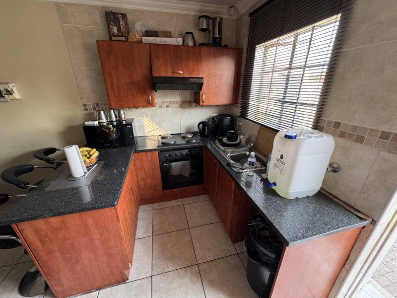 3-Bedroom, 2-Bathroom Home in Secure Estate with 24-Hour Guarded Access - Photo 2