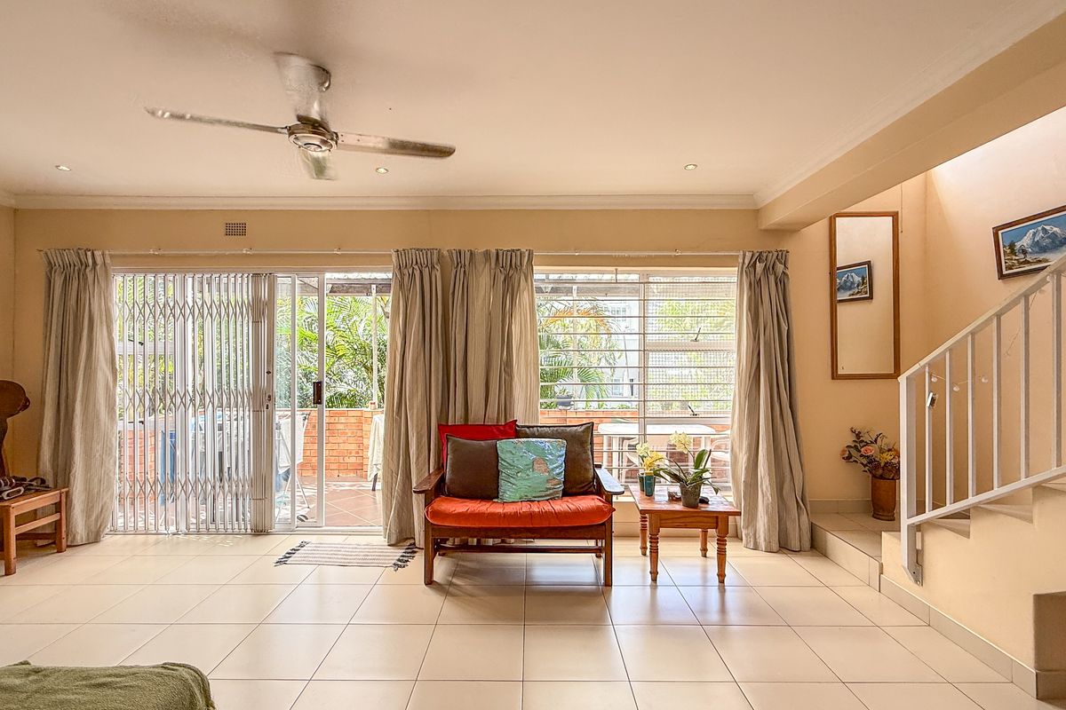Spacious 4-Bedroom Duplex in Prime Location in Shakas Rock - Photo 3