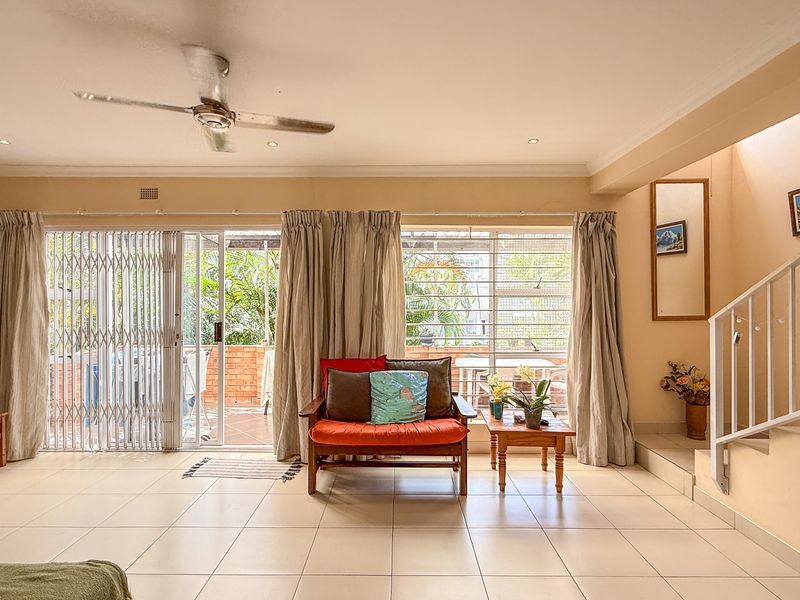 Spacious 4-Bedroom Duplex in Prime Location in Shakas Rock - Photo 3