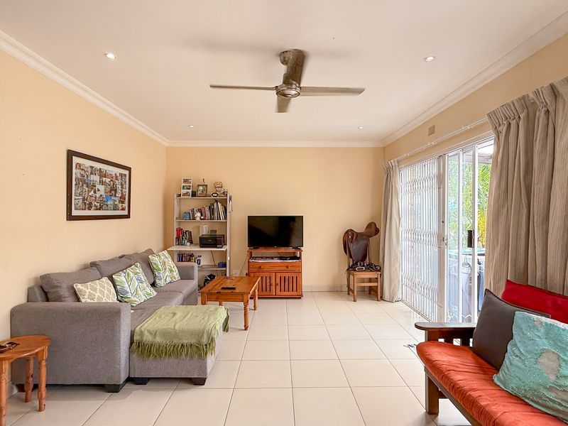 Spacious 4-Bedroom Duplex in Prime Location in Shakas Rock - Photo 2