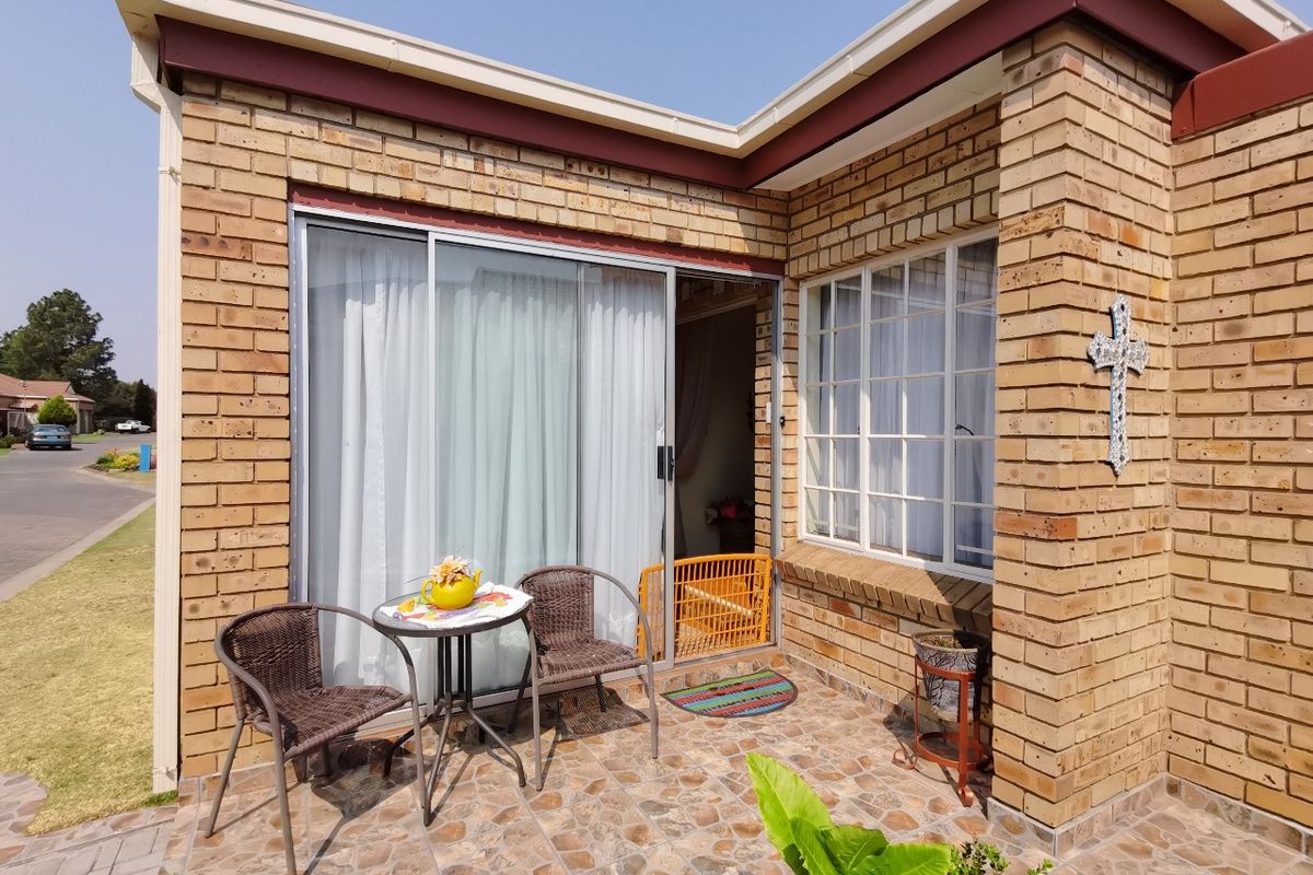 Move in ready, Retirement Home in Secure Complex in Sasolburg - Photo 2