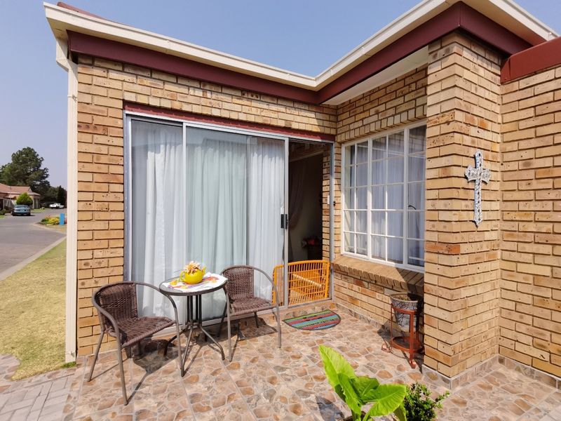 Move in ready, Retirement Home in Secure Complex in Sasolburg - Photo 2