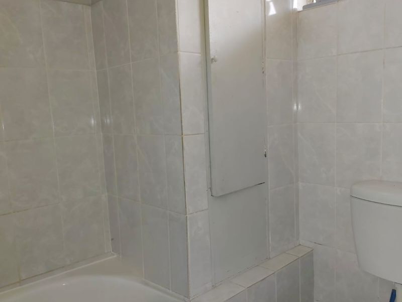 Very modern Bachelor's flat in well known complex, walking distance to Sasol Firm. - Photo 6