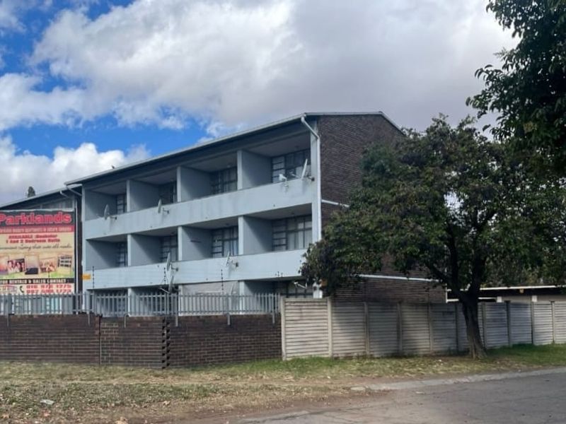 Very modern Bachelor's flat in well known complex, walking distance to Sasol Firm. - Photo 9