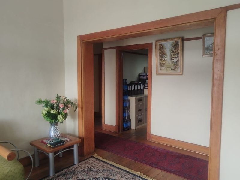 Offices with 2 Flats situated in Boksburg South - Photo 10