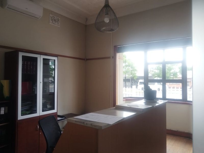 Offices with 2 Flats situated in Boksburg South - Photo 6