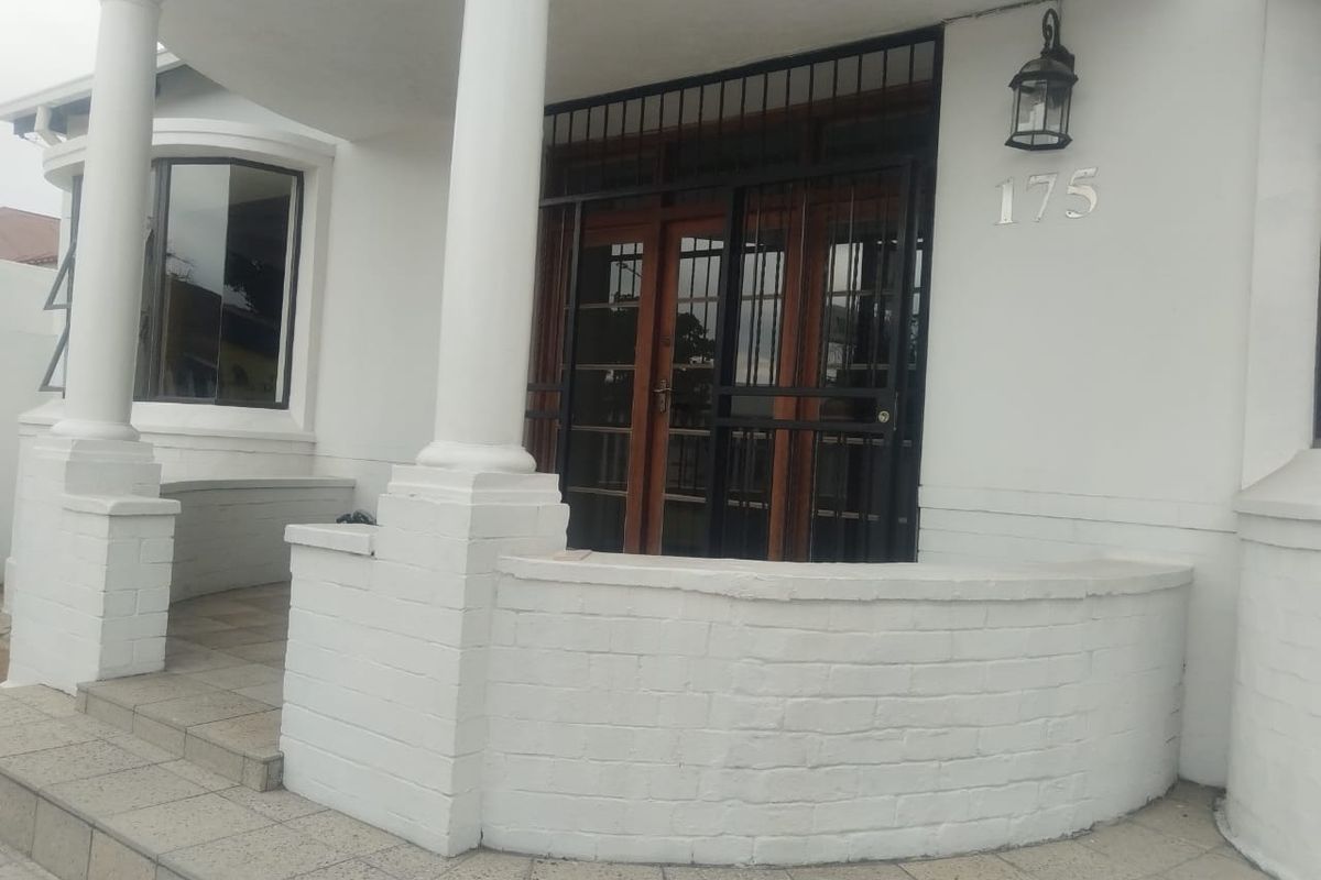 Offices with 2 Flats situated in Boksburg South - Photo 3