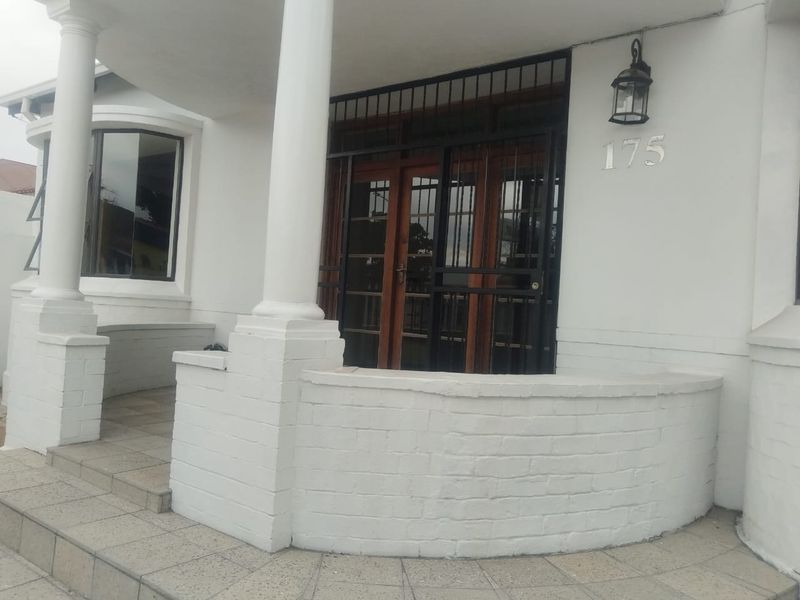 Offices with 2 Flats situated in Boksburg South - Photo 3