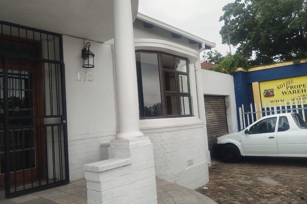 Offices with 2 Flats situated in Boksburg South - Photo 2