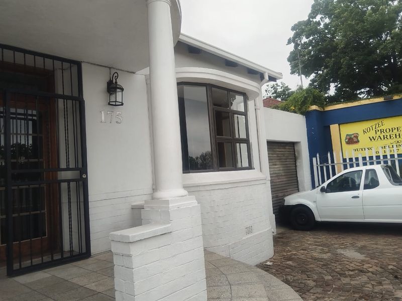 Offices with 2 Flats situated in Boksburg South - Photo 2