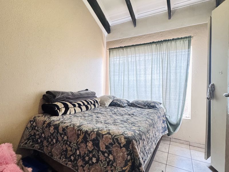 Live In, Rent Out, or Both | This Subdivided Property Offers 2 Flats, Garage, Carport, Extra Parking - Photo 10