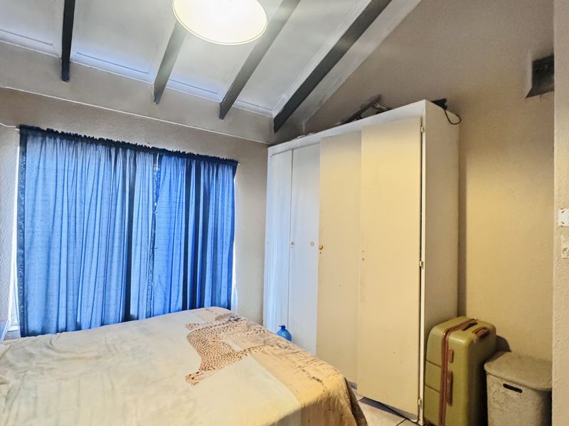 Live In, Rent Out, or Both | This Subdivided Property Offers 2 Flats, Garage, Carport, Extra Parking - Photo 8