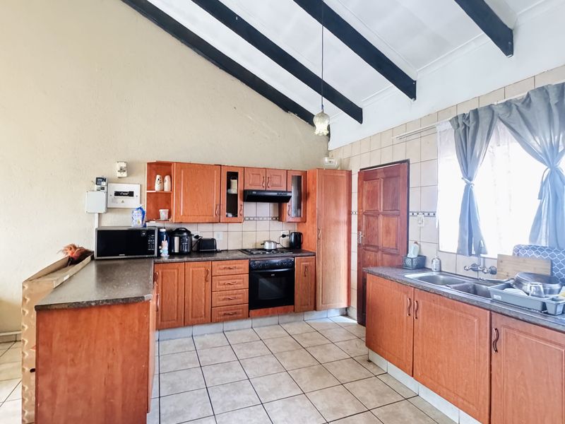 Live In, Rent Out, or Both | This Subdivided Property Offers 2 Flats, Garage, Carport, Extra Parking - Photo 2