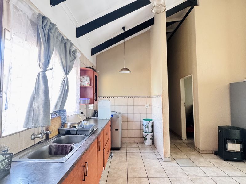 Live In, Rent Out, or Both | This Subdivided Property Offers 2 Flats, Garage, Carport, Extra Parking - Photo 3