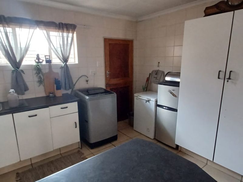 2 Bedroom Apartment in Bakpa - Photo 4