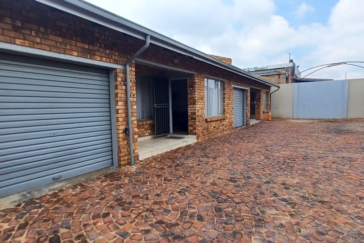 2 Bedroom Apartment in Bakpa - Photo 2