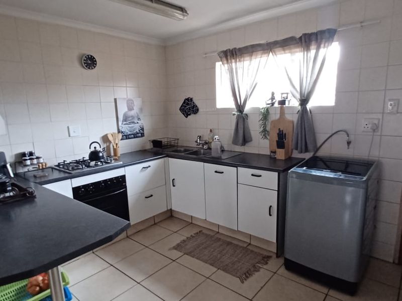 2 Bedroom Apartment in Bakpa - Photo 3