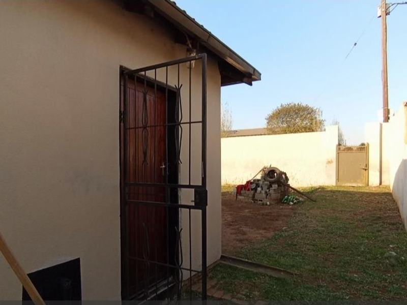 3-Bedroom Home for Sale in Clayville - Photo 10