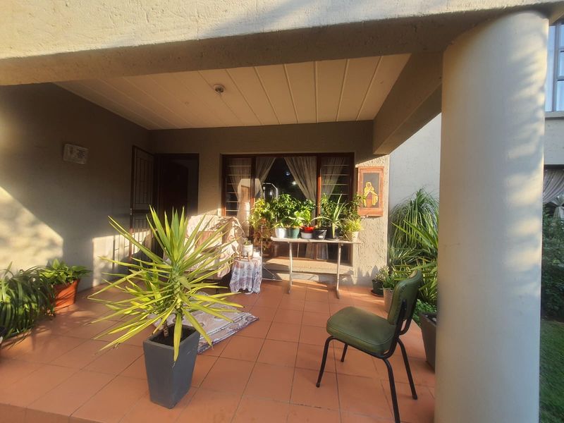 Prime Location Secured Complex Townhouse With A Beautiful Garden And Communal Pool Can Now Be Yours - Photo 3