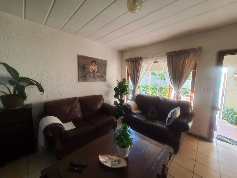 Prime Location Secured Complex Townhouse With A Beautiful Garden And Communal Pool Can Now Be Yours - Photo 6