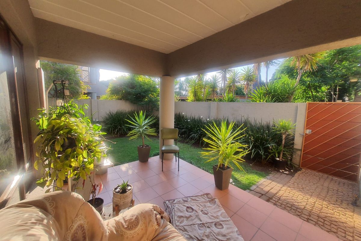 Prime Location Secured Complex Townhouse With A Beautiful Garden And Communal Pool Can Now Be Yours - Photo 4