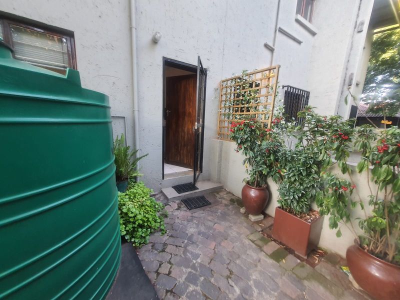 Prime Location Secured Complex Townhouse With A Beautiful Garden And Communal Pool Can Now Be Yours - Photo 10