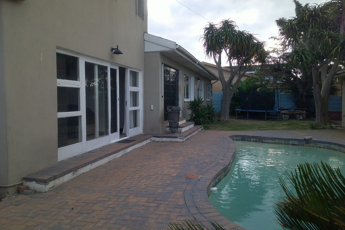 IMPACABLE FAMIY HOME CLOSE TO THE BEACH - Photo 4