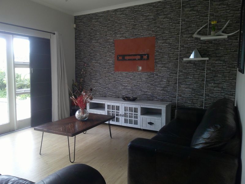 IMPACABLE FAMIY HOME CLOSE TO THE BEACH - Photo 2