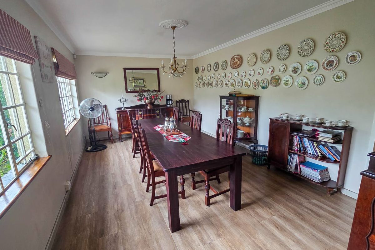 Elegant Family Home with Modern Charm and Breathtaking Views - Photo 5