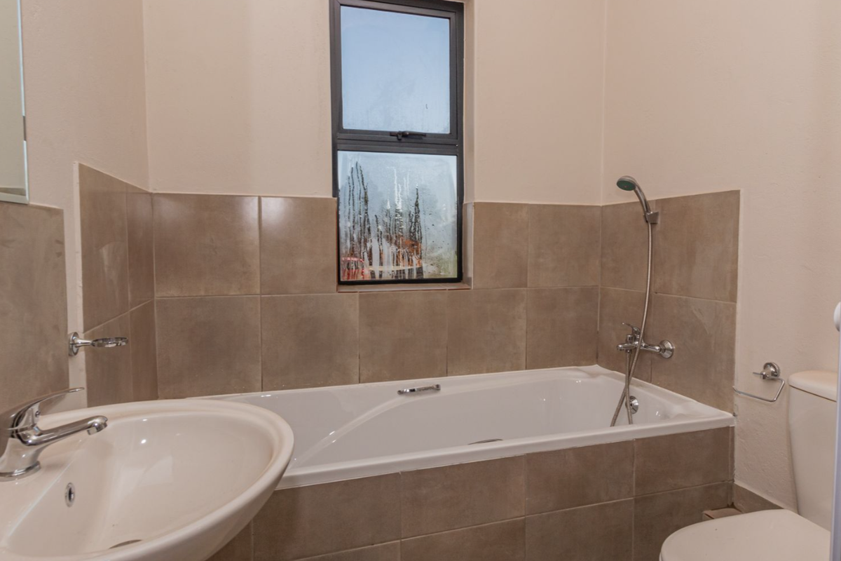 2-Bedroom Apartment for Sale in Prime Rynfield Location - Photo 3