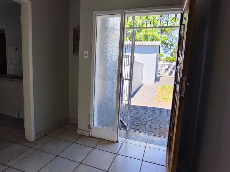 Stunning 3 bedroom family home with Pool for rental!! - Photo 10