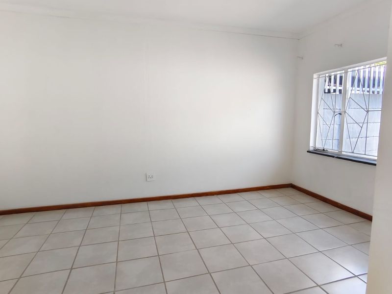 Stunning 3 bedroom family home with Pool for rental!! - Photo 5